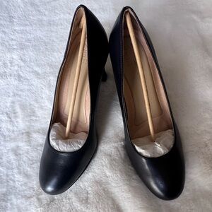 Naturalizer Black Leather Michelle Pumps 
Size 10W